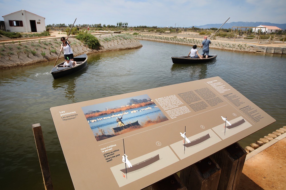 Barques de perxar a MónNatura Delta de l'Ebre