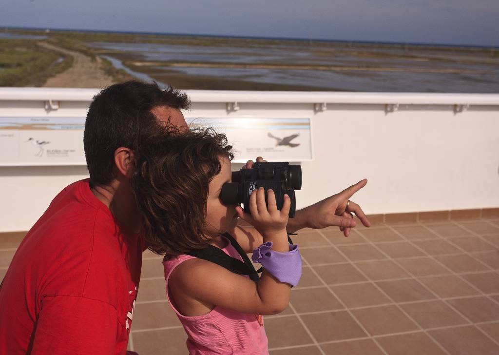 Mirador amb telescopis a MónNatura Delta de l'Ebre